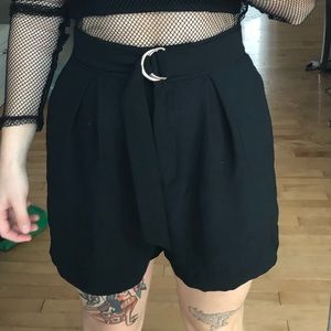 Black HM loose short